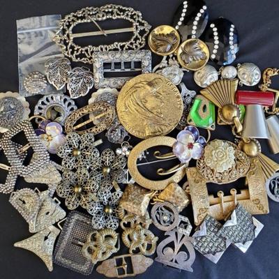 Bo427 vintage buckle mystery lot 1