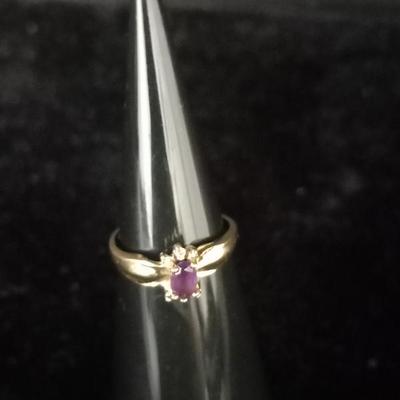 10k & Gemstone Ring - Size 3 - TW 1.0g