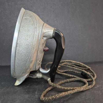 Vintage 1940s Waverly Products Steam-o-Matic Iron Model #B-300