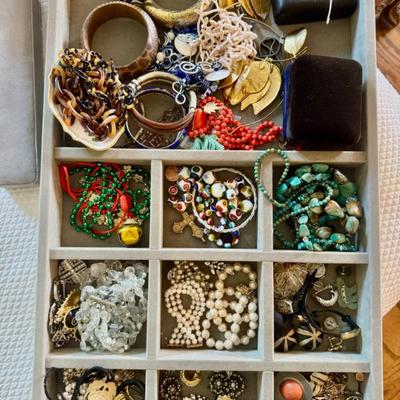 Sale Photo Thumbnail #76: Costume jewelry 