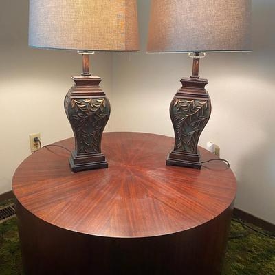 Large Round Table & 2 Lamps - Mid Century Modern 