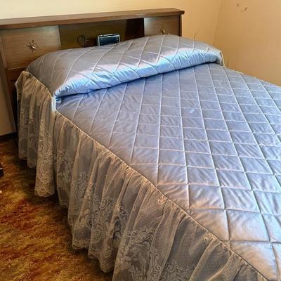 3 Piece Vintage Full Sized Bedroom Set, Includes Mattress And Box Spring