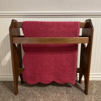 Wooden Heart Quilt Rack