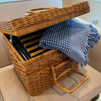 Picnic basket supplies
