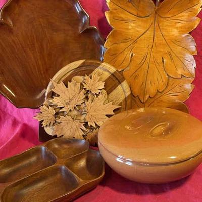Iroquois casual russell wright lidded bowl and leaf trays