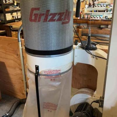 Grizzly dust recovery system vacuum