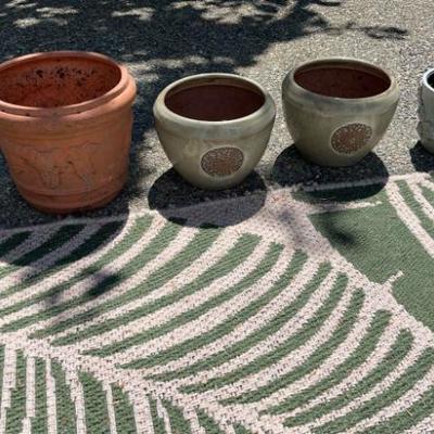 Outdoor rug and pots