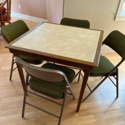 Vintage cardgame table and 4 folding chairs