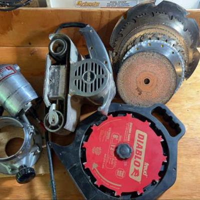 Router sander, circular blades