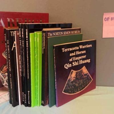 Art culture and museum book lot