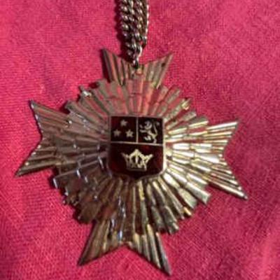 Vintage gold tone maltese cross unsigned
