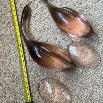 Pair of stunning glass swans