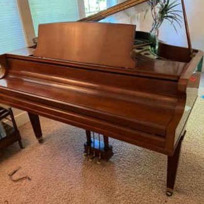 Kimball whitney baby grand piano