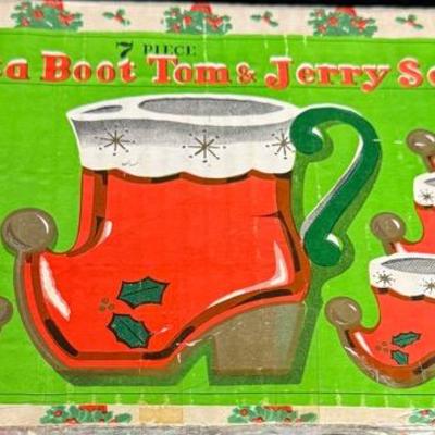 VINTAGE NAPCO TOM & JERRY SANTA BOOT MUG & PITCHER SET WITH BOX