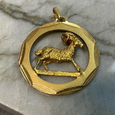 18K Gold Vintage Zodiac Aries Circle Pendant (8.34g)