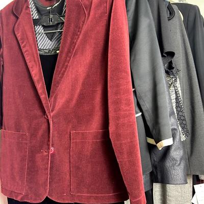 Tahari, Ann Taylor, Eileen Fisher & More Women’s Professional Attire (Size M-L)