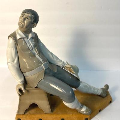 Lladro Sancho Panza Man on Stool Porcelain Figurine – 11" Tall