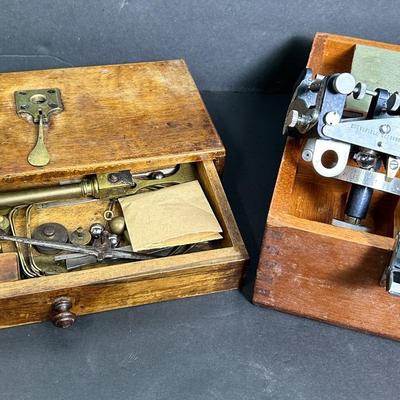 Vintage Hounsfield Extensometer by Tensometer Ltd UK, Serial #2322 & Scale with Weights – In Boxes