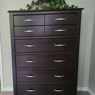 Bassett Chest Of Drawers 