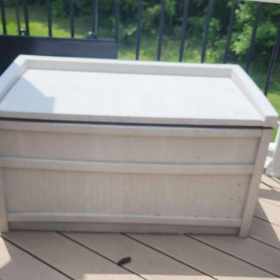 Suncast Deck Box With Contents 