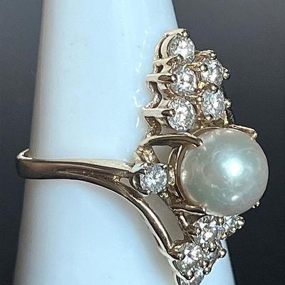 14K Yellow Gold 12 Diamond Genuine Cultured Pearl Ring