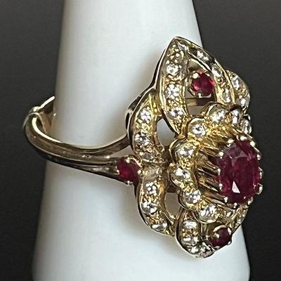 750 18K Yellow Gold 40 Diamond 5 Ruby Cocktail Ring