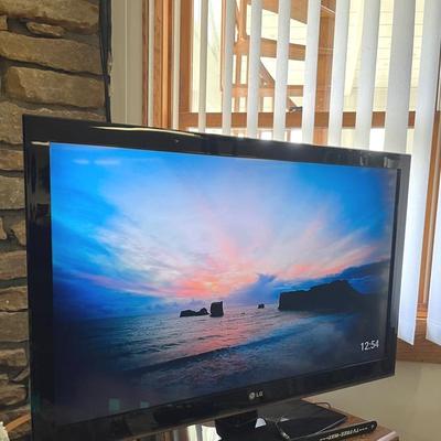 2011 LG 42” LCD TV Model 42LK450-UB with Toshiba VCR