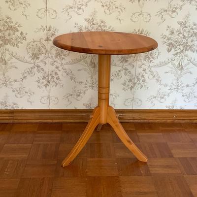 Round Pedestal Lamp Table