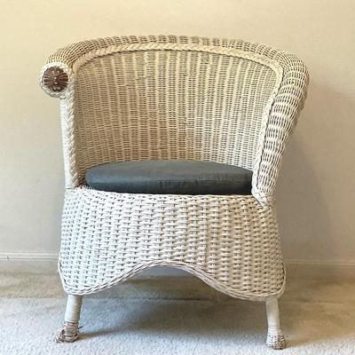 Round White Wicker Chair 