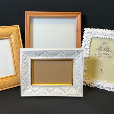 White And Wood Frame Bundle 