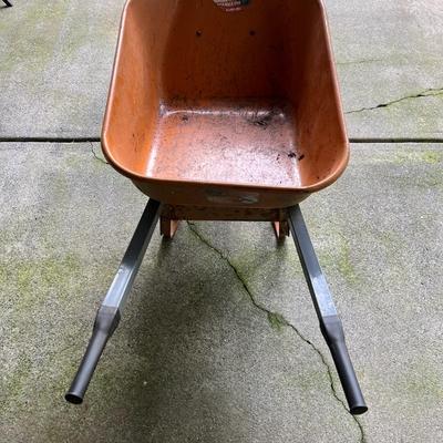 True Temper Wheelbarrow 