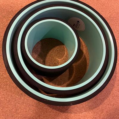 Gaiam Evolve Yoga Mat With Blocks And Chirp Wheel Set