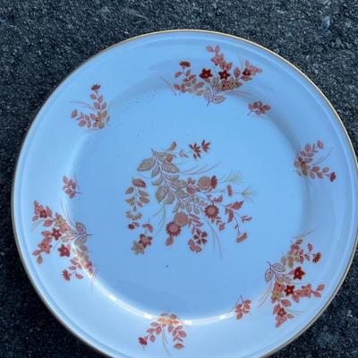 Sale Photo Thumbnail #22: Full set of fine china