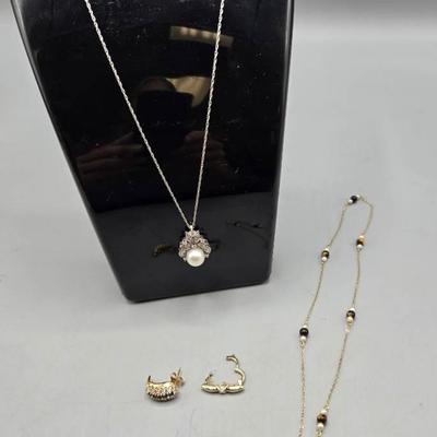 14 K Gold Earring W Diamonds, Necklace, Pendant, & Earring