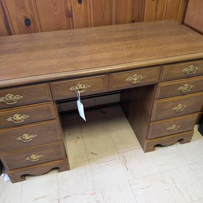 8 Drawer Knee Hole Desk 