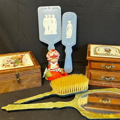 Retro Vanity Decor 