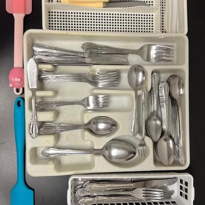 Lot 305: Stainless Steel Oneida Silverware And More