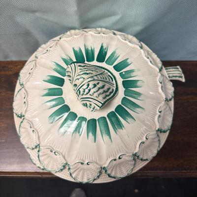 Lot 504: Vintage Italian Shell Motif Tureen with Ladle – Hand-Painted