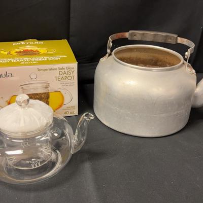 Lot 714: Primula Glass Daisy Teapot and Large Metal Teapot