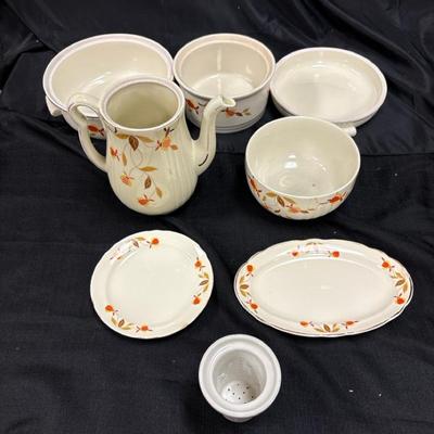 Lot 605: Hall’s Superior “Autumn Leaf” Vintage Ceramic Kitchenware Set