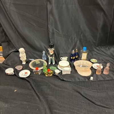 Lot 607: Eclectic Vintage Miniature & Collectibles Lot
