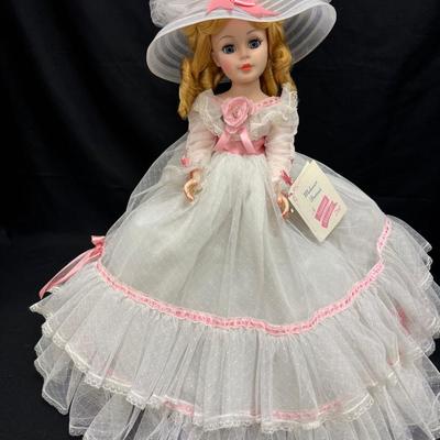 Lot 261: Madame Alexander Gone With The Wind Melanie Portrait Series 