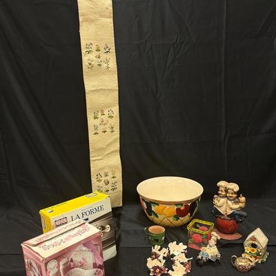 Lot 455: Mixed Home & Kitchen Decor Lot – Gibson, Kaiser, Blue Sky & More