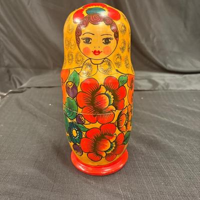 Lot 614: Traditional Russian Floral Matryoshka Nesting Doll Set – Hand-Painted