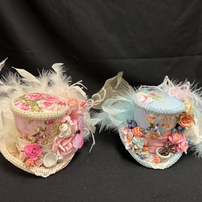 Lot 270: Chiki Bird Tea Party Themed Mini Top Hats