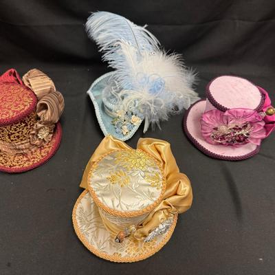 Lot 277:Chiki Bird Mini Top Hat And Tricorn Collection