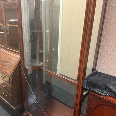 Lot 516: Howard Miller Collectors Cabinet