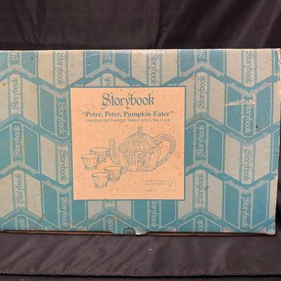 Lot 432: Department 56 Storybook “Peter, Peter, Pumpkin Eater” Ceramic Teapot Set – NIB