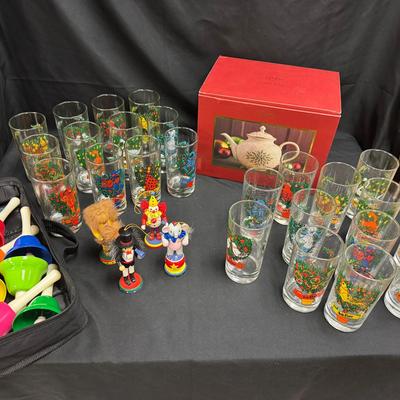 Lot 225: Holiday Kitchen Lenox Tea Pot Plus Others