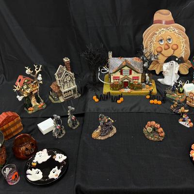 Lor 451: Large Halloween Village & Decor Lot – Department 56 Haunted Houses + Accessories